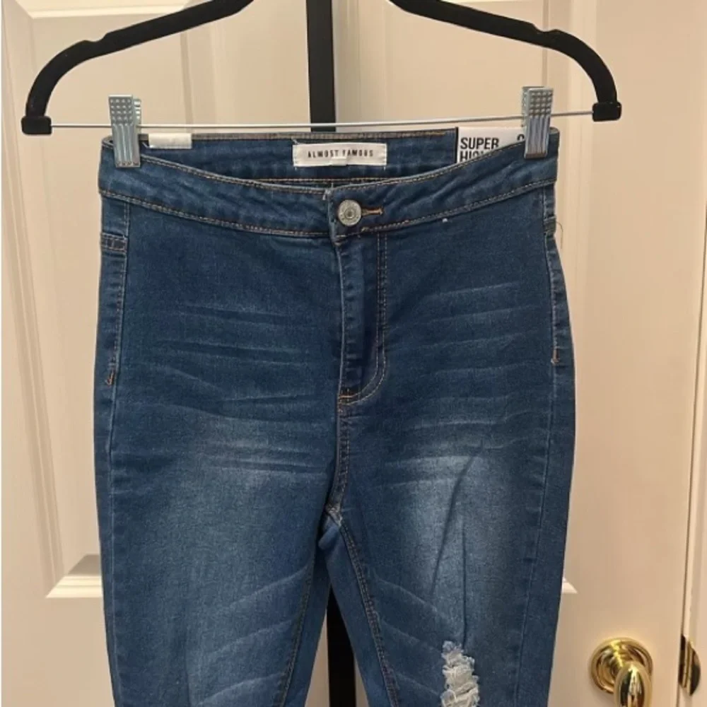ALMOST FAMOUS Juniors/Women’s Super High-Rise Skinny Jeans